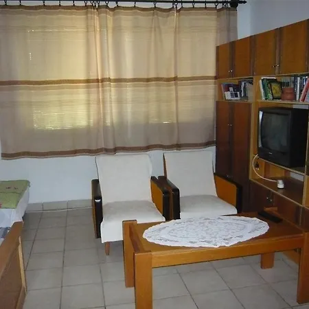 Andrea Apartman * Alsópáhok
