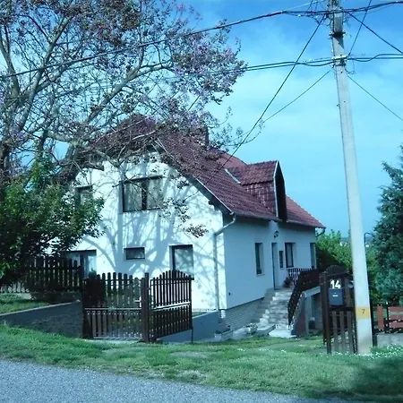 아파트 Andrea Apartman