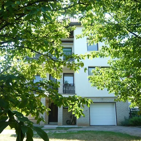 아파트 Andrea Apartman